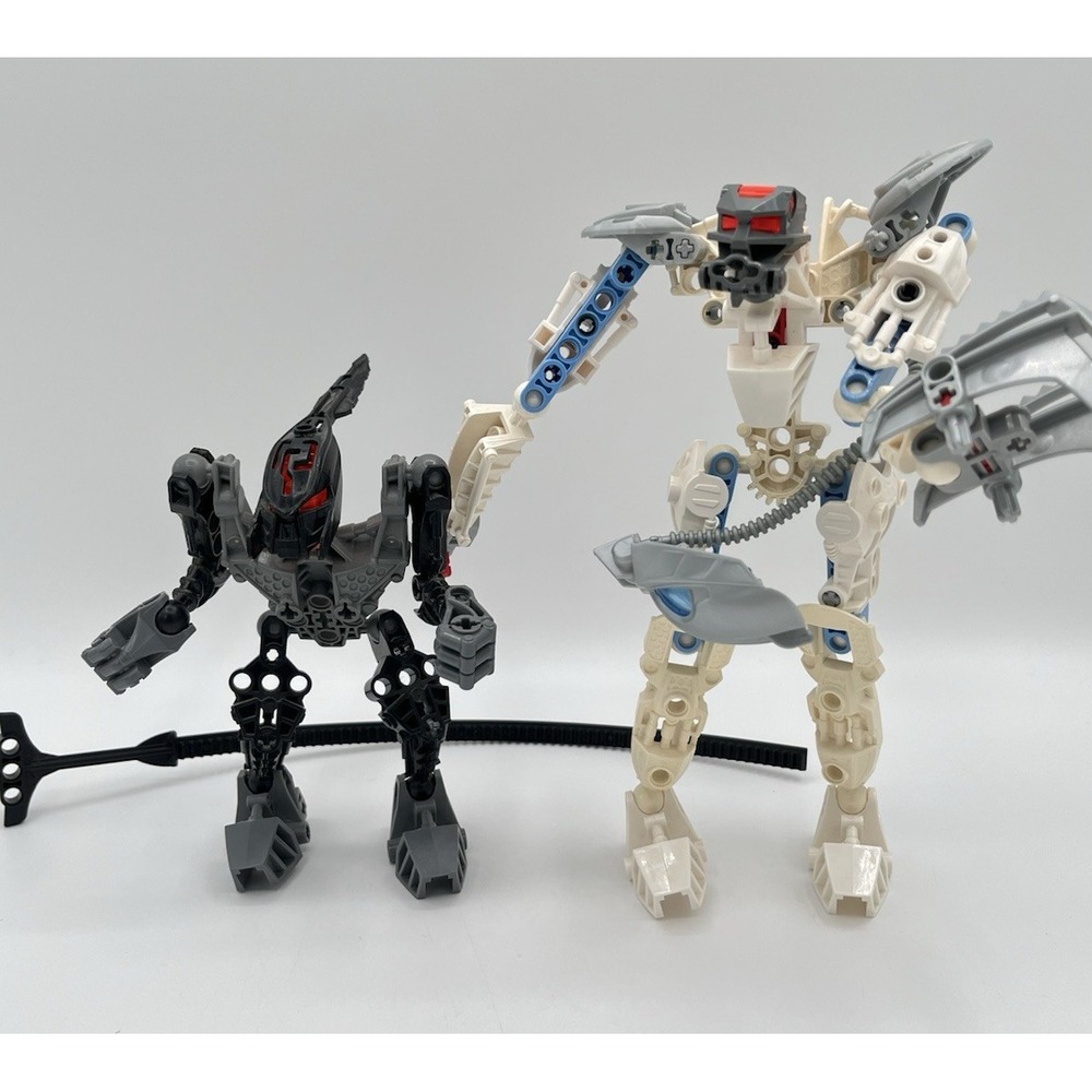 LEGO Bionicle Toa Mahri Matoro 8915 Atakus 8972 Incomplete Parts Lot‎ of 2